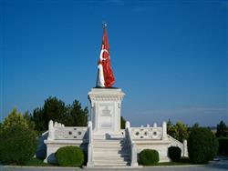 Şehit Sancaktar Mehmetçik Anıtı (Altıntaş)